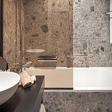 Britannia Hotell 4*