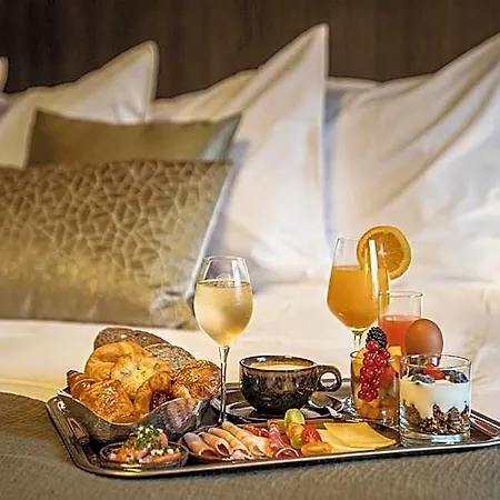 Britannia Hotell 4*