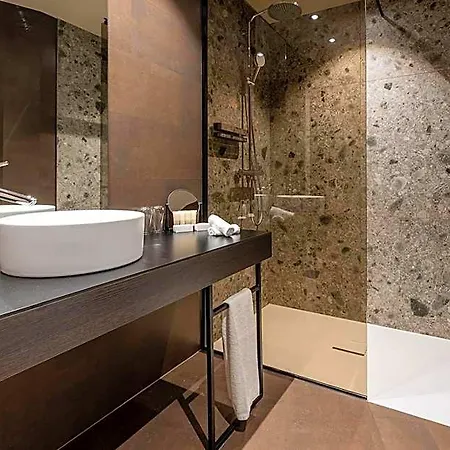 Britannia 4*